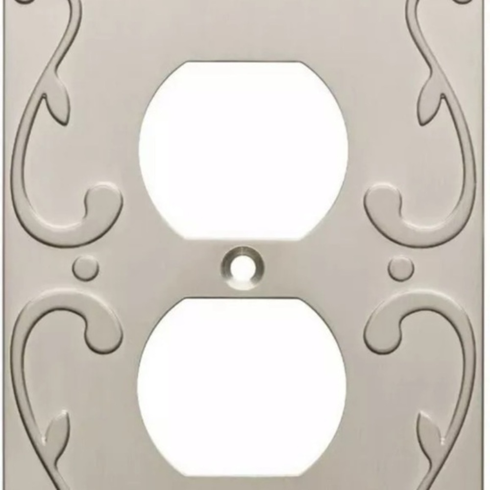 Franklin Brass wall outlet- nickel 2